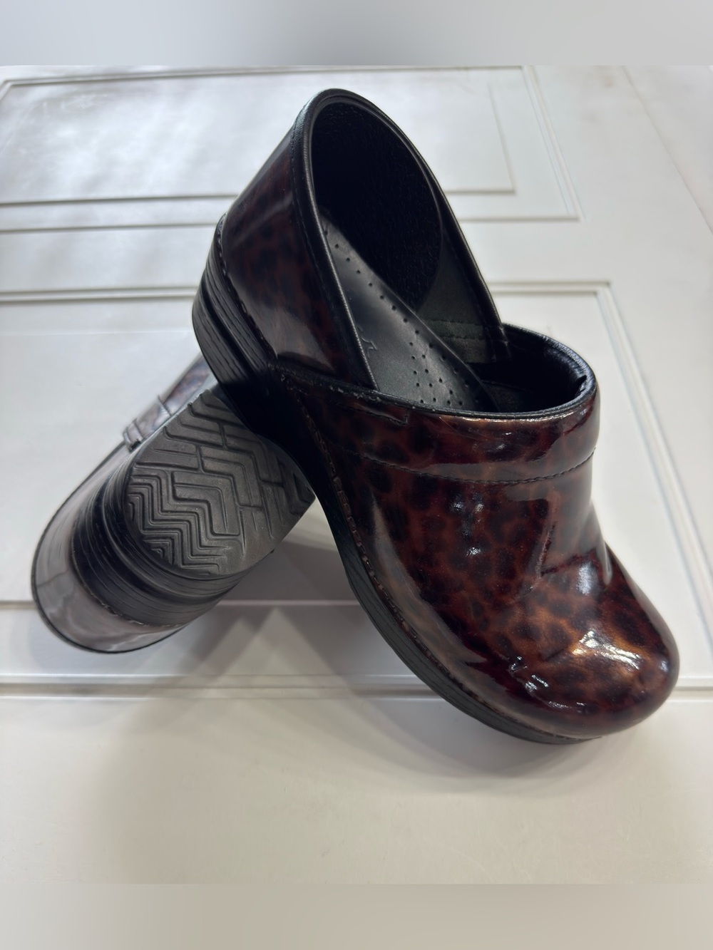 Dansko Womens Sz 40 US 9/9.5 Tortoise Patent Leather Clogs Shoes Nursing Comfort